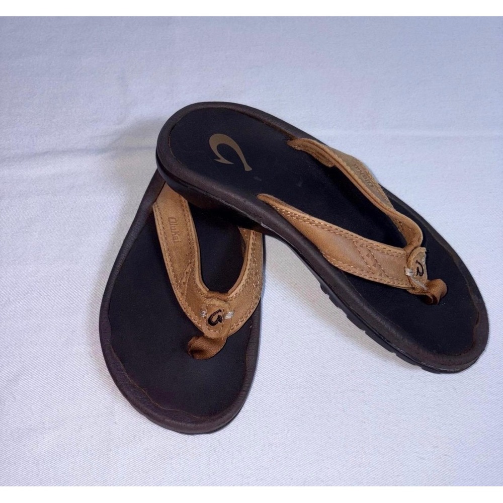 OluKai Nui Boys Sandals Size 13 / 1 Tan Leather Flip Flops Excellent Condition
